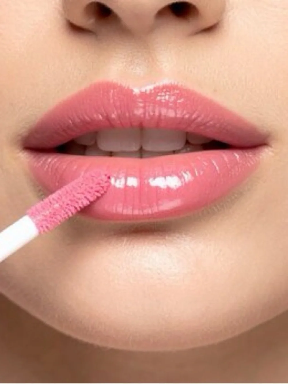 Pink plumping Lip Gloss - Hydrating Shine - lifter gloss maybelline